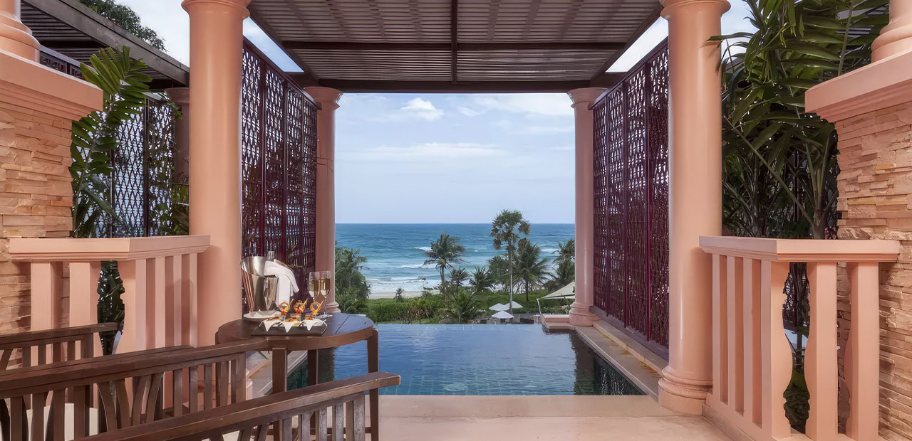 Centara Grand Beach Resort Phuket-Deluxe Suite Private Pool 24/25